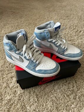 Nike Air Jordan 1 Retro High OG GS Hyper Royal/White Size 4.5 US Grade School